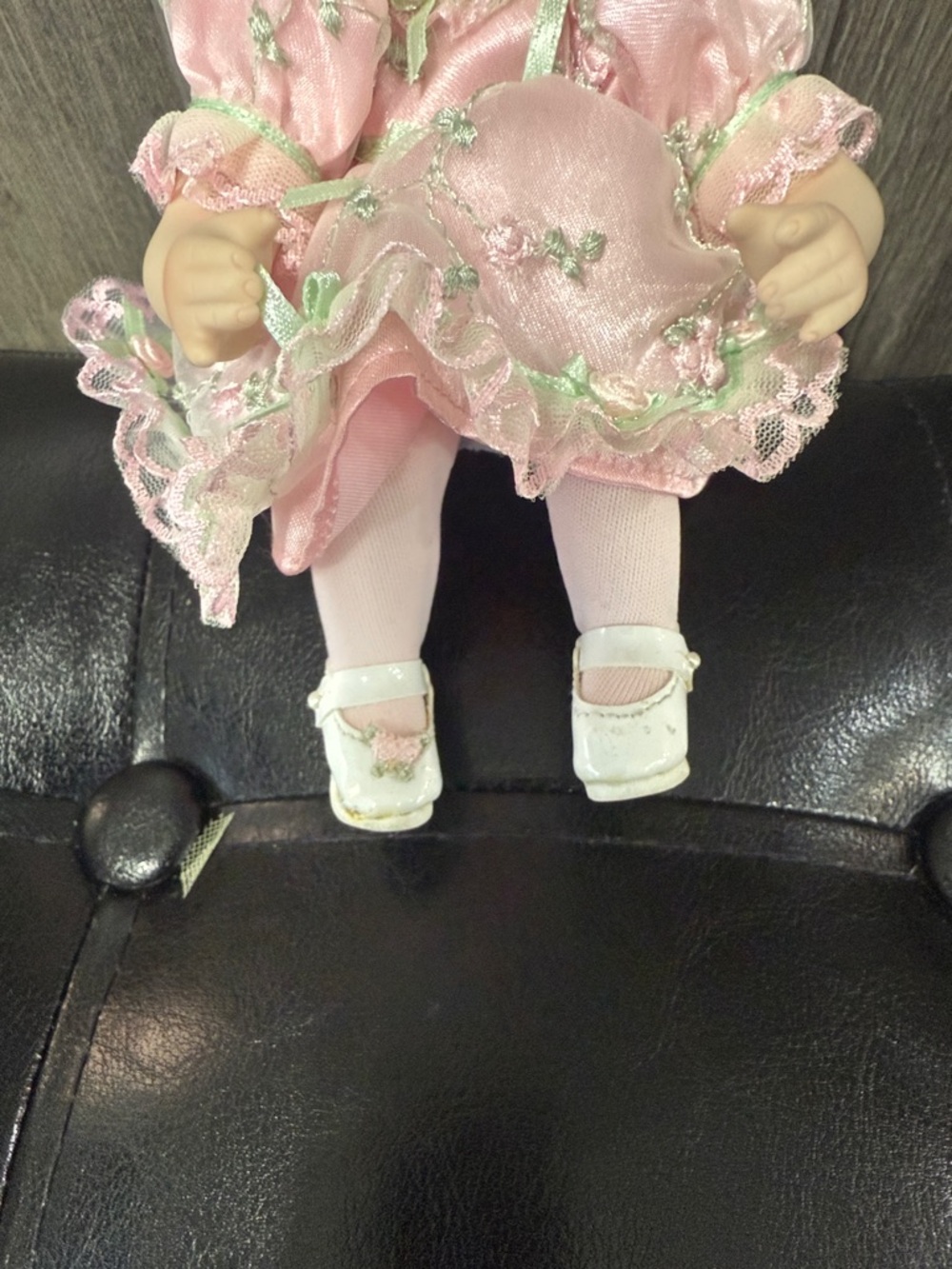 Vintage Marie Osmond Tiny Tots Baby Queen Elizabeth Rose Bud Porcelain Doll 2006 - Picture 2 of 8